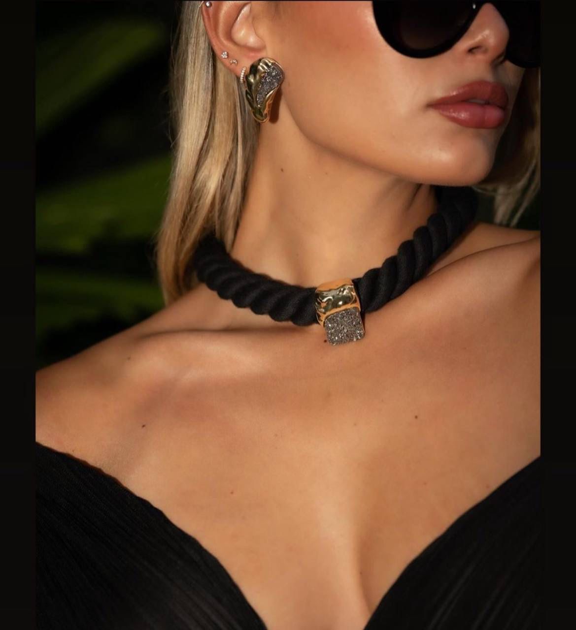 Chocker Luna AP
