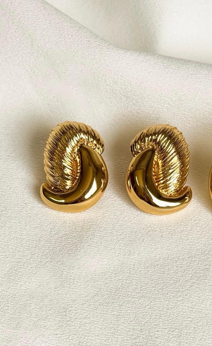 Earring Love N/A
