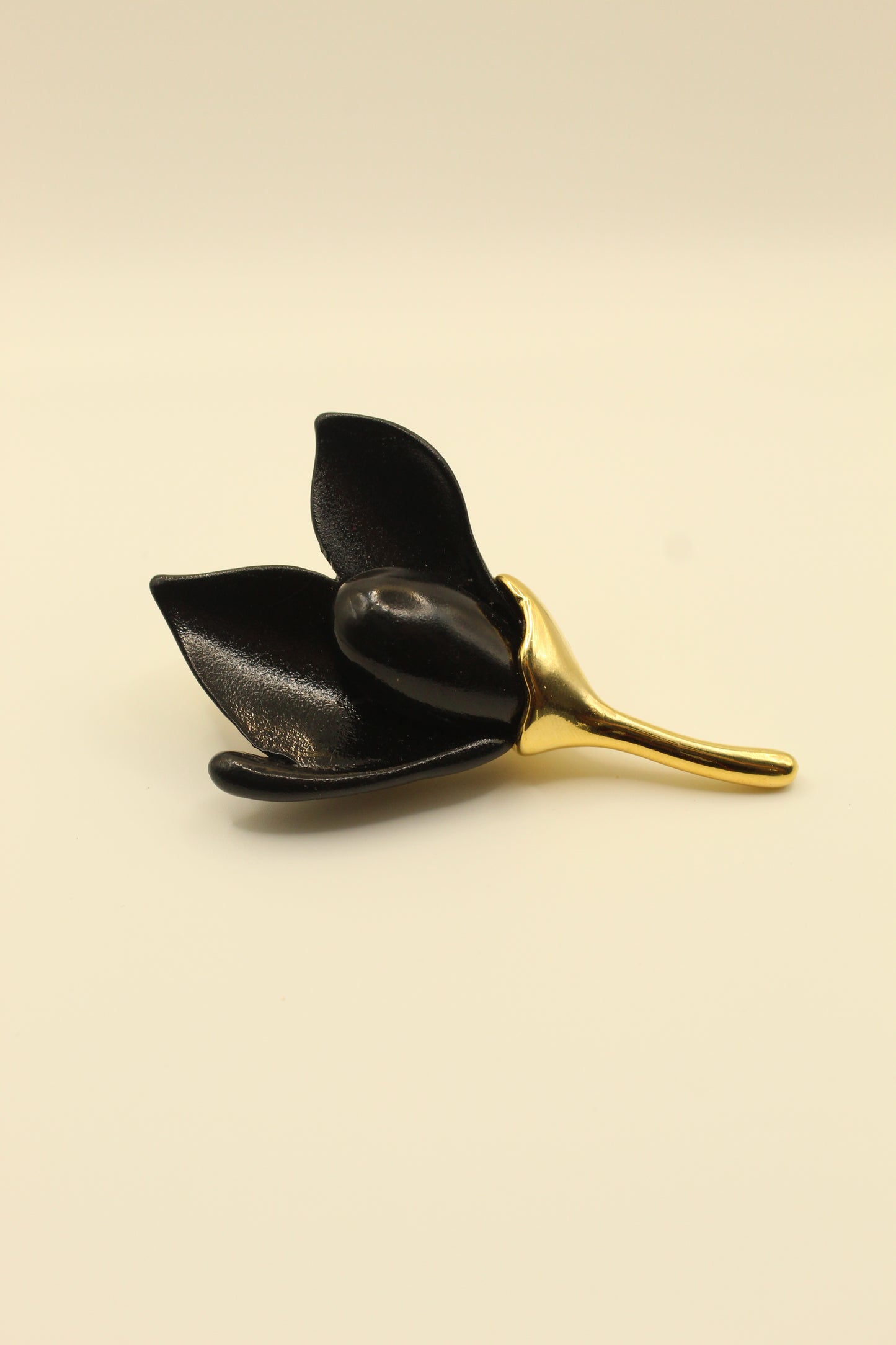 BROOCH BLACK RB