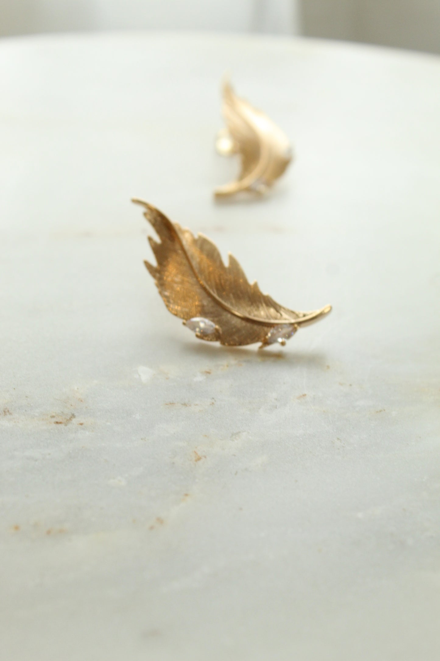 EARRING LEAF WITH ZIRCON